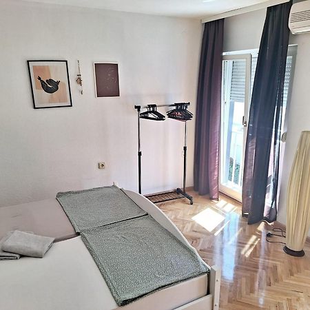 מוסטר Apartman Square מראה חיצוני תמונה