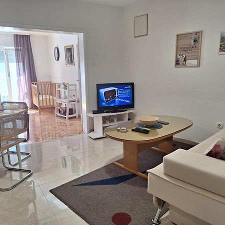 מוסטר Apartman Square מראה חיצוני תמונה