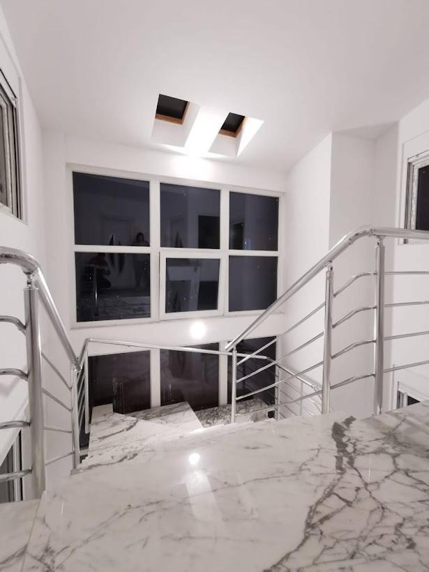 מוסטר Apartman Square מראה חיצוני תמונה