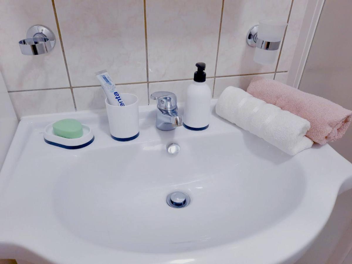 מוסטר Apartman Square מראה חיצוני תמונה