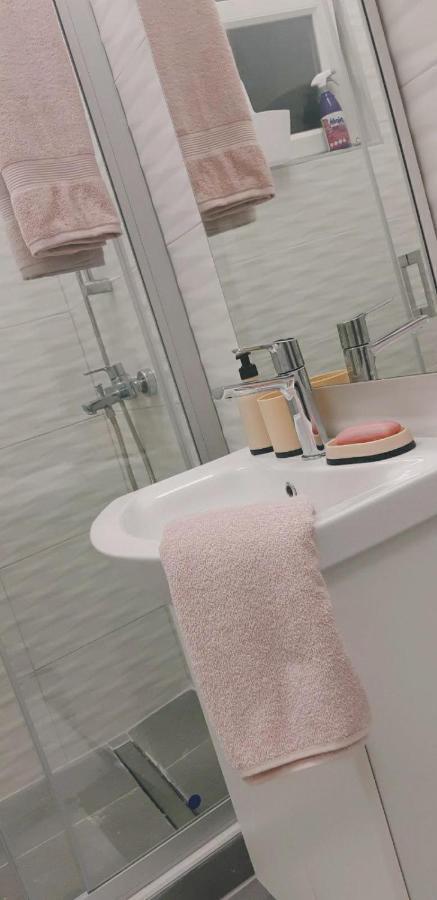 מוסטר Apartman Square מראה חיצוני תמונה