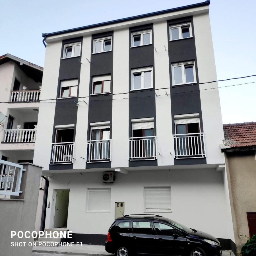 מוסטר Apartman Square מראה חיצוני תמונה