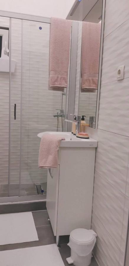 מוסטר Apartman Square מראה חיצוני תמונה