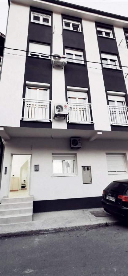 מוסטר Apartman Square מראה חיצוני תמונה