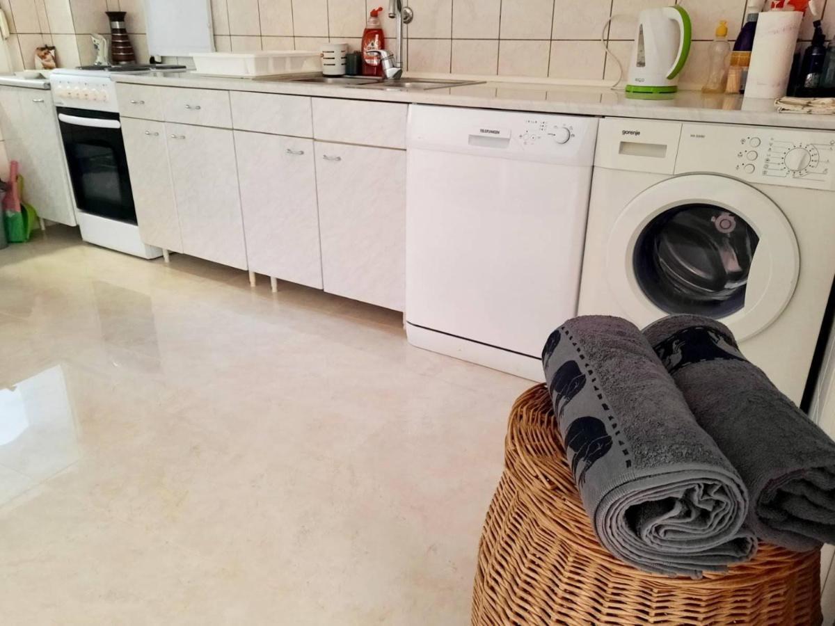 מוסטר Apartman Square מראה חיצוני תמונה
