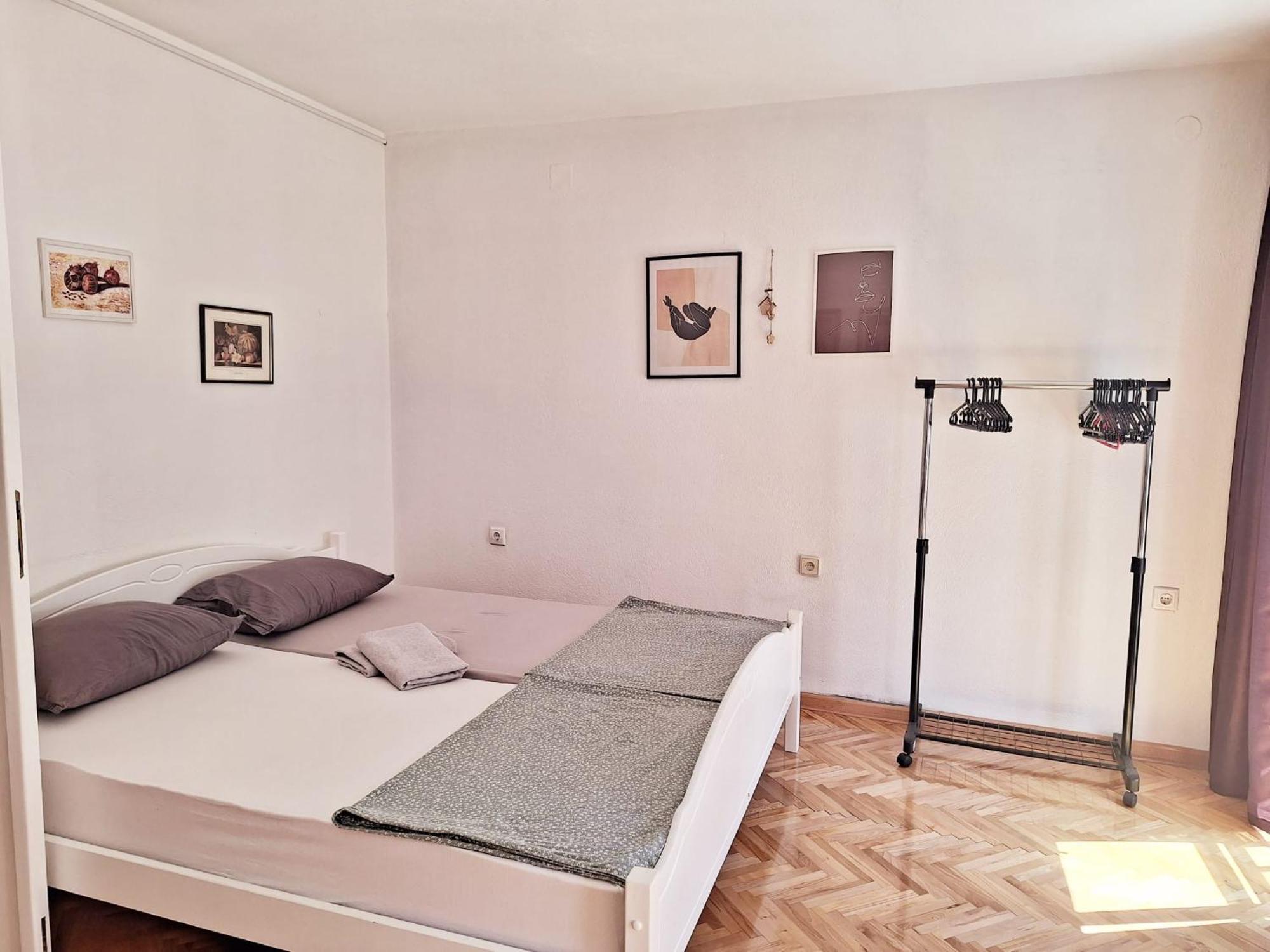 מוסטר Apartman Square מראה חיצוני תמונה