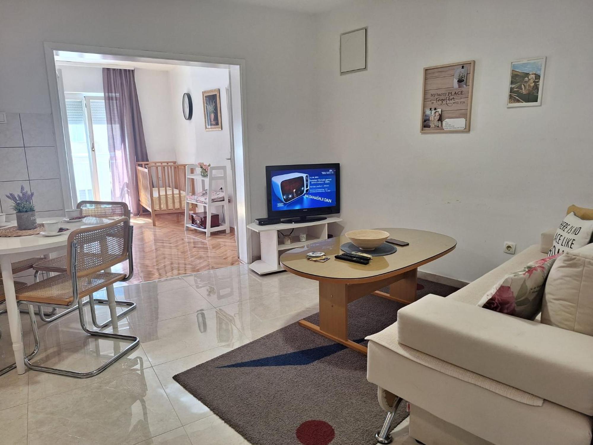 מוסטר Apartman Square מראה חיצוני תמונה