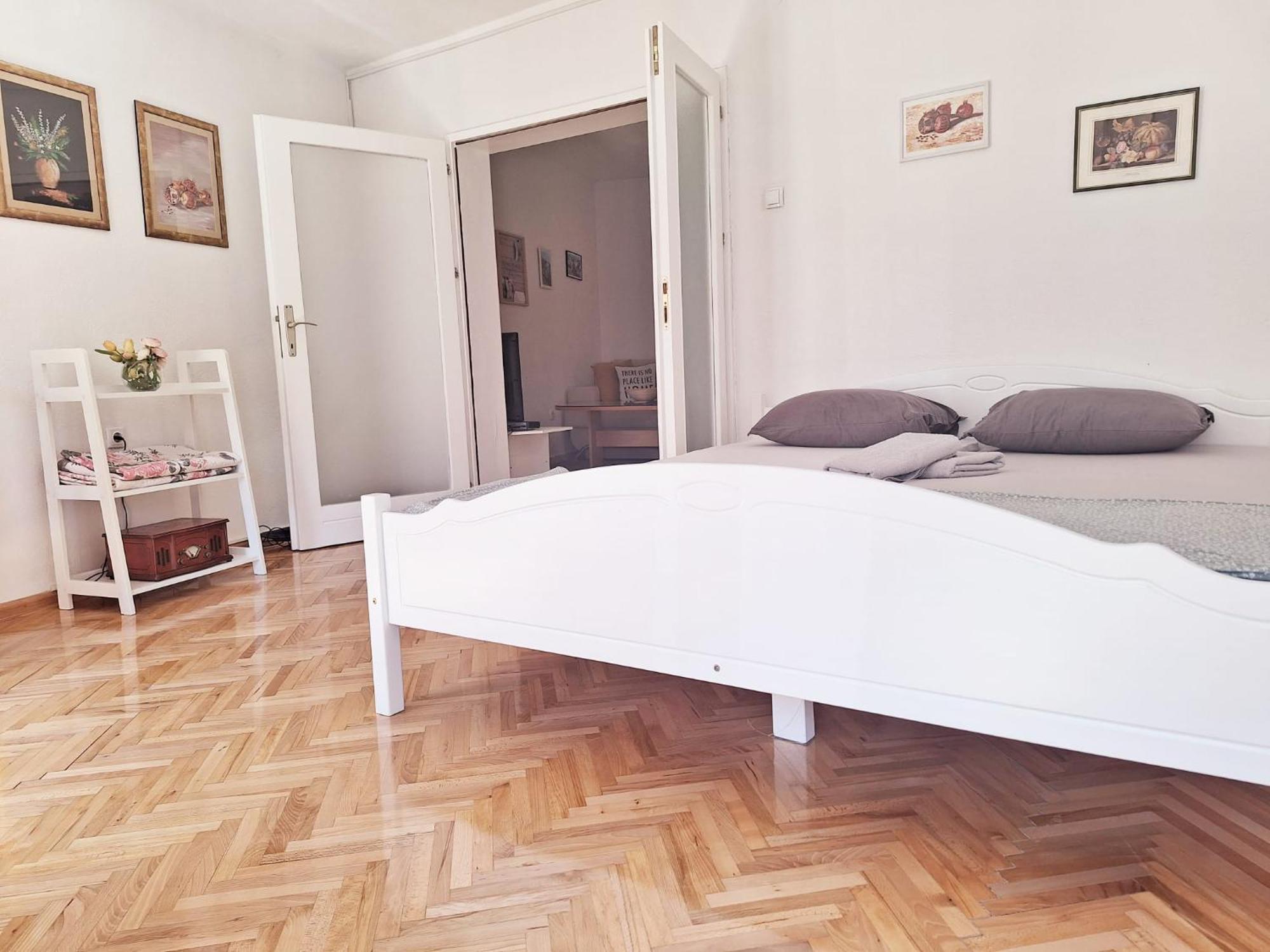 מוסטר Apartman Square מראה חיצוני תמונה