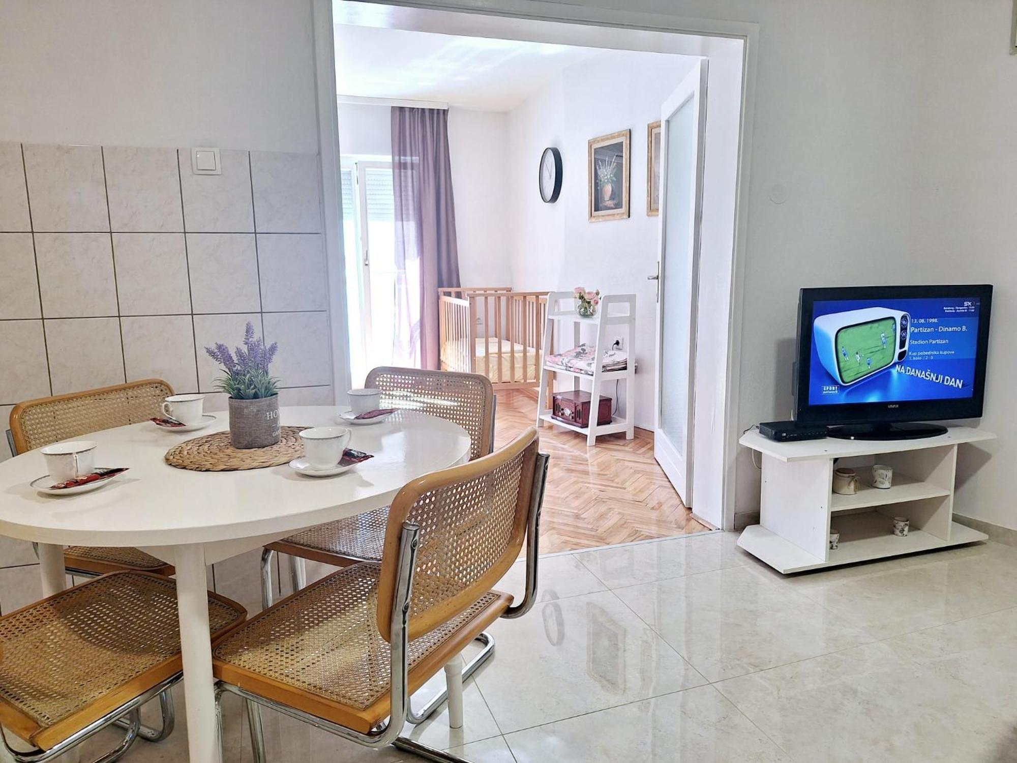 מוסטר Apartman Square מראה חיצוני תמונה