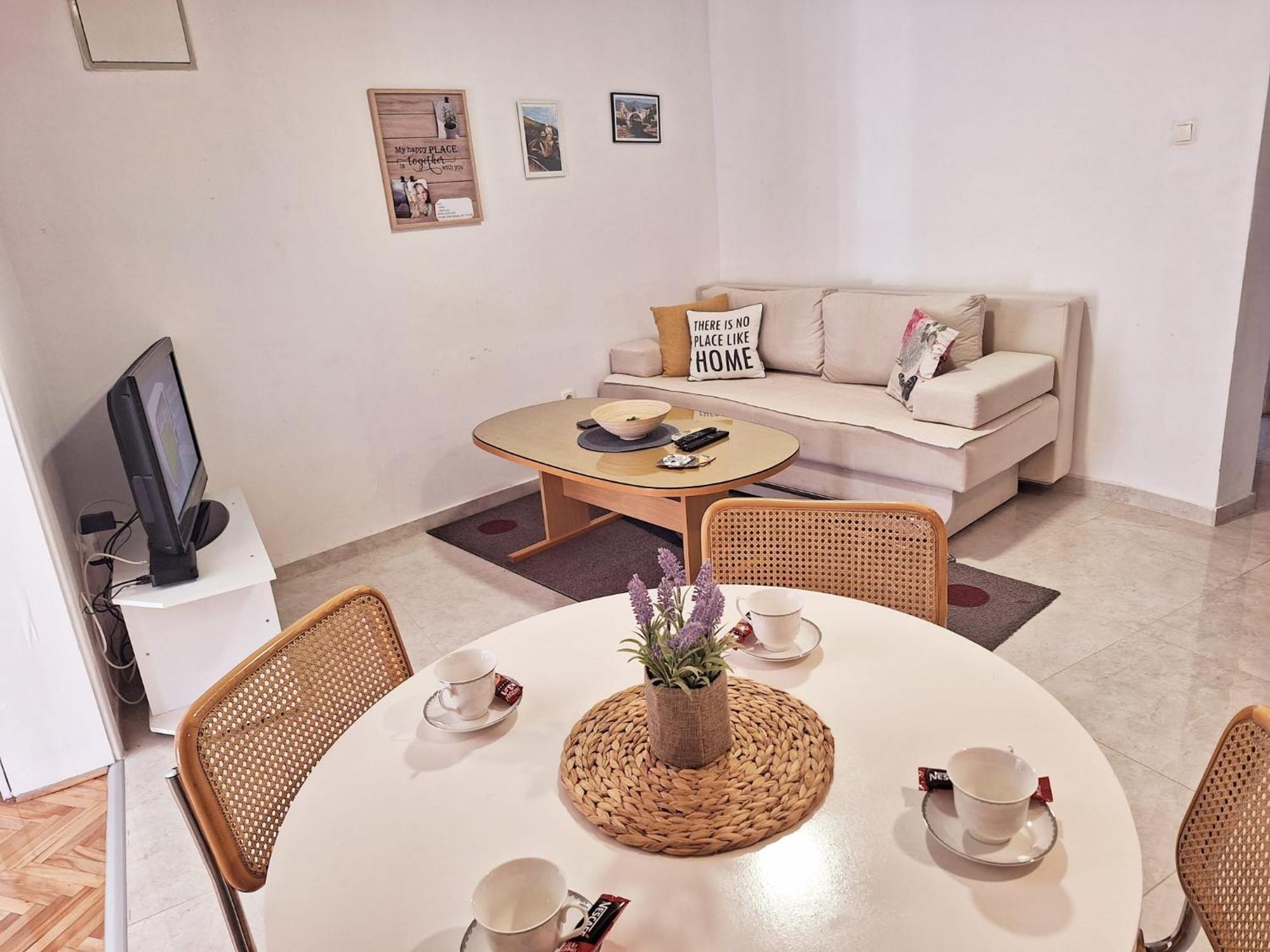 מוסטר Apartman Square מראה חיצוני תמונה