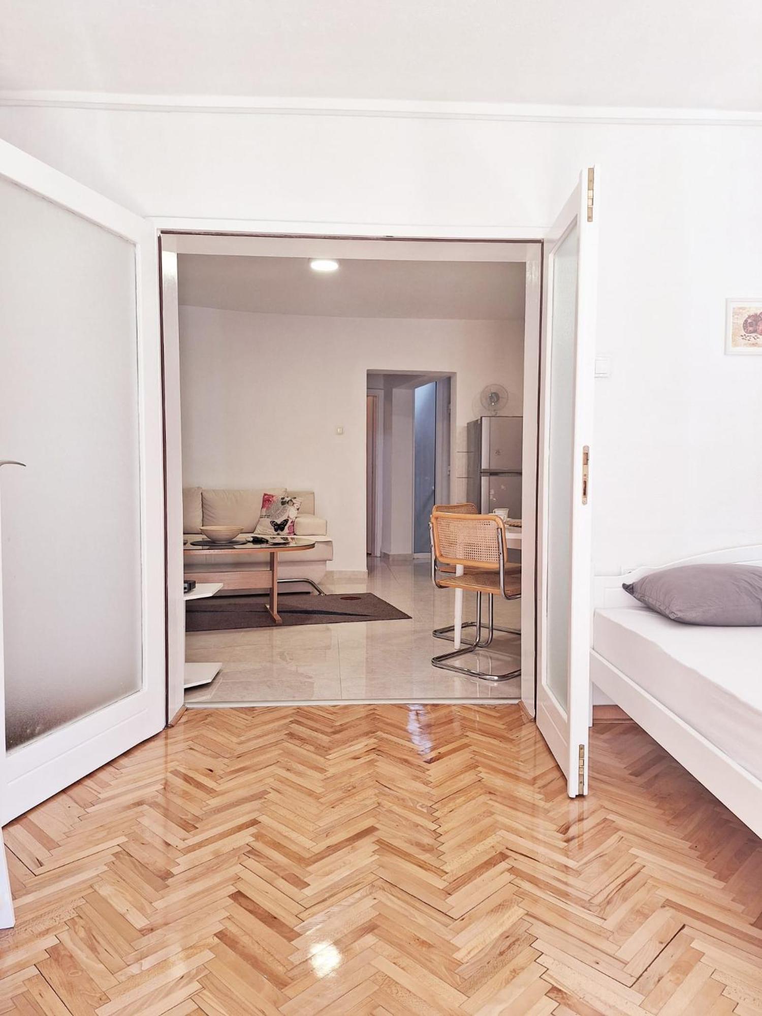 מוסטר Apartman Square מראה חיצוני תמונה