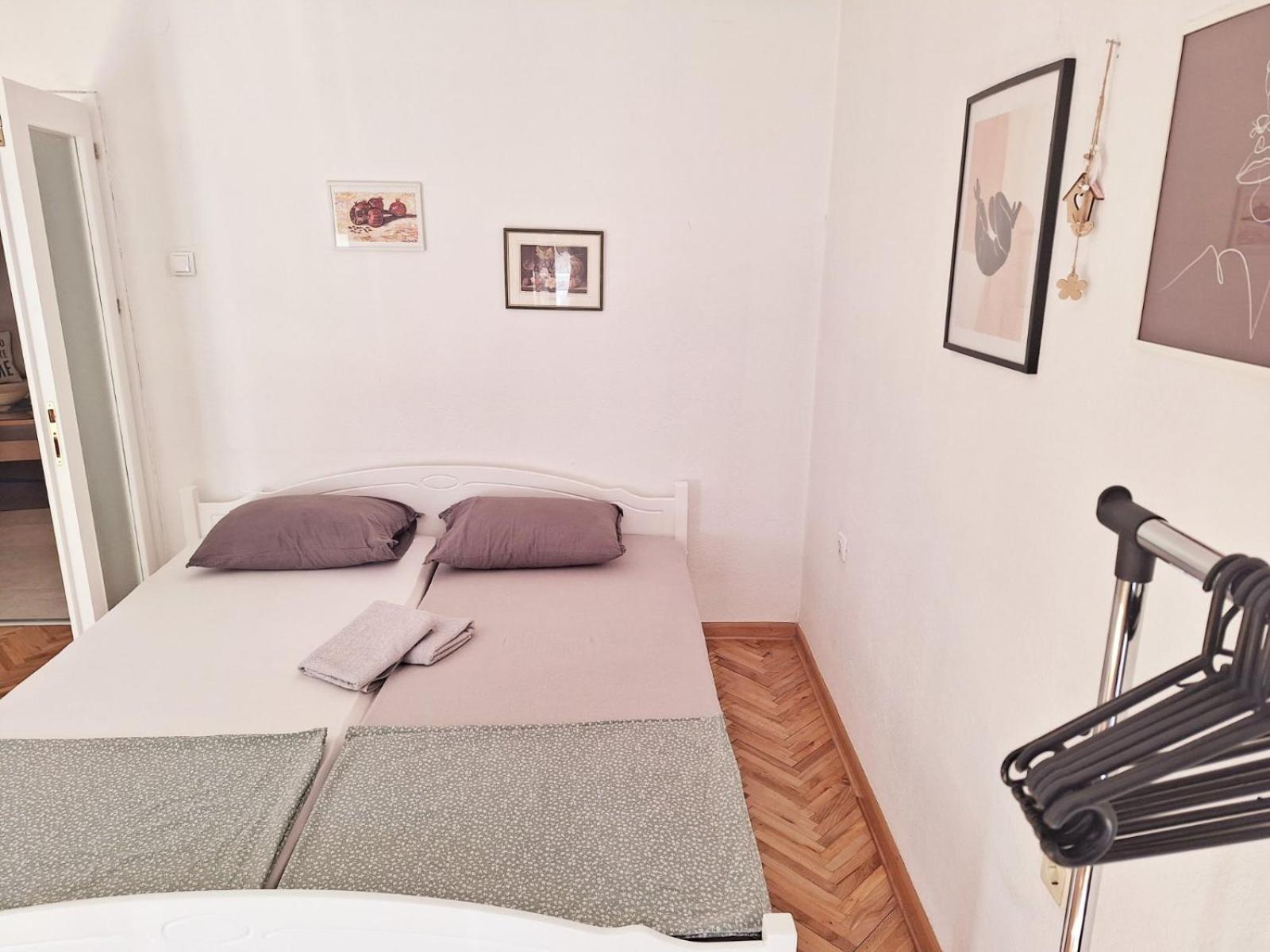 מוסטר Apartman Square מראה חיצוני תמונה