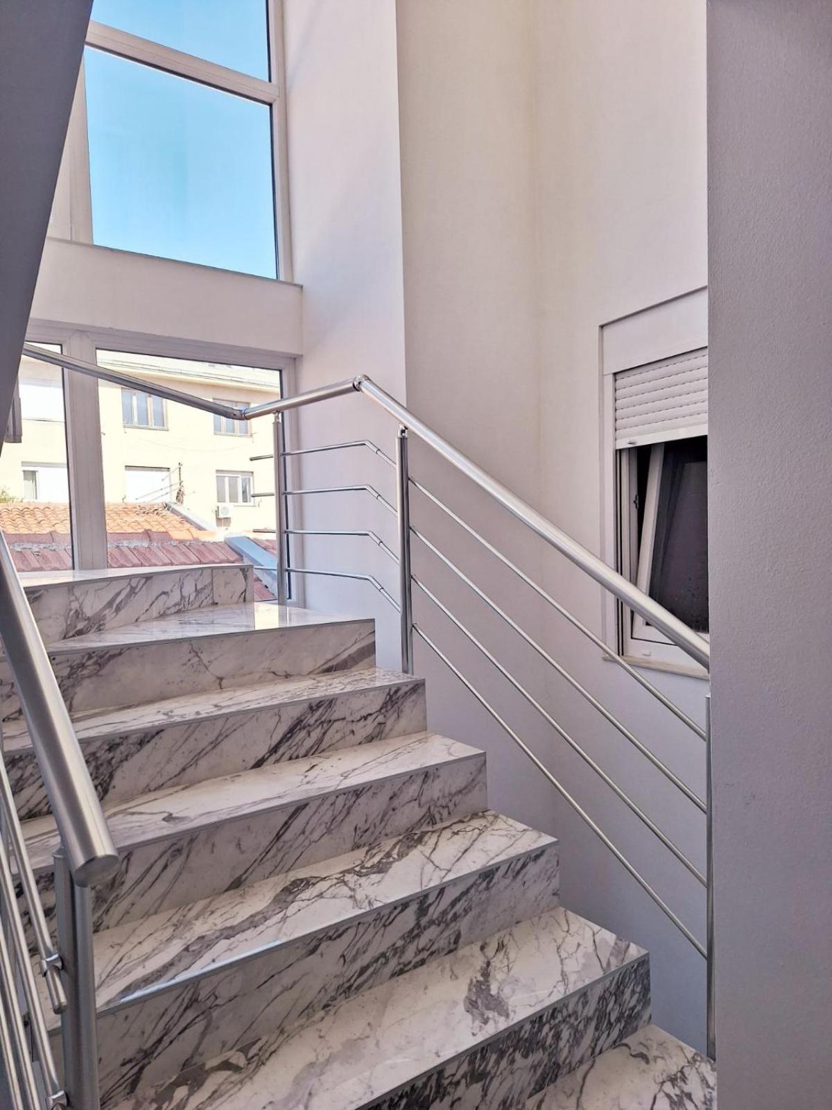 מוסטר Apartman Square מראה חיצוני תמונה